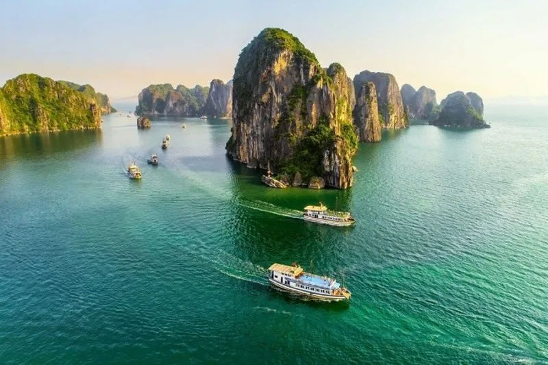 Chọn đúng thời điểm giúp chuyến du lịch vịnh Hạ Long thuận lợi và nhiều trải nghiệm hơn